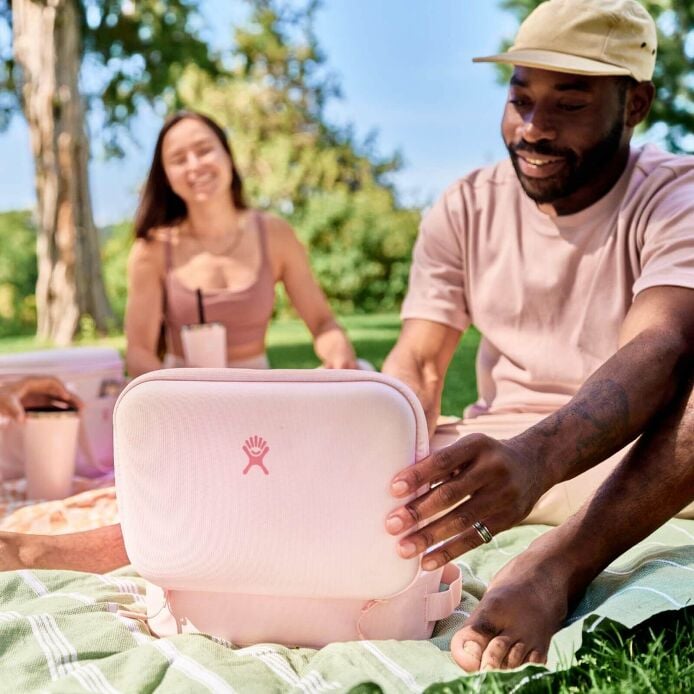 5-l-carry-outtm-lunch-box-t0 hf_s24_trillium_45_1.jpg