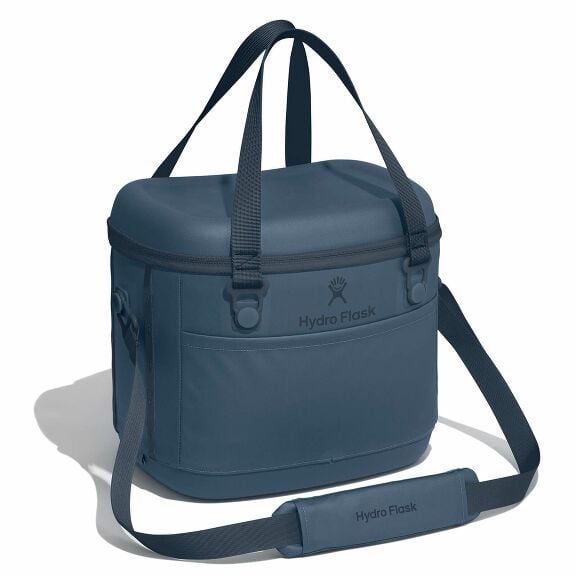 carryouttm-soft-cooler-15-l-c3 12pco384-carryout-cooler-15l-harbor-blue-angled_1.jpg