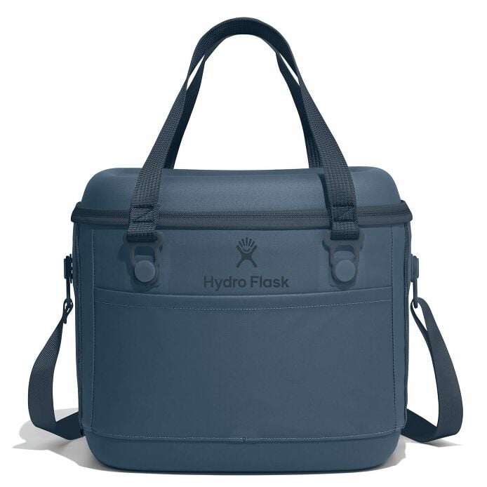carryouttm-soft-cooler-15-l-c3 12pco384-carryout-cooler-15l-harbor-blue-straight_1.jpg