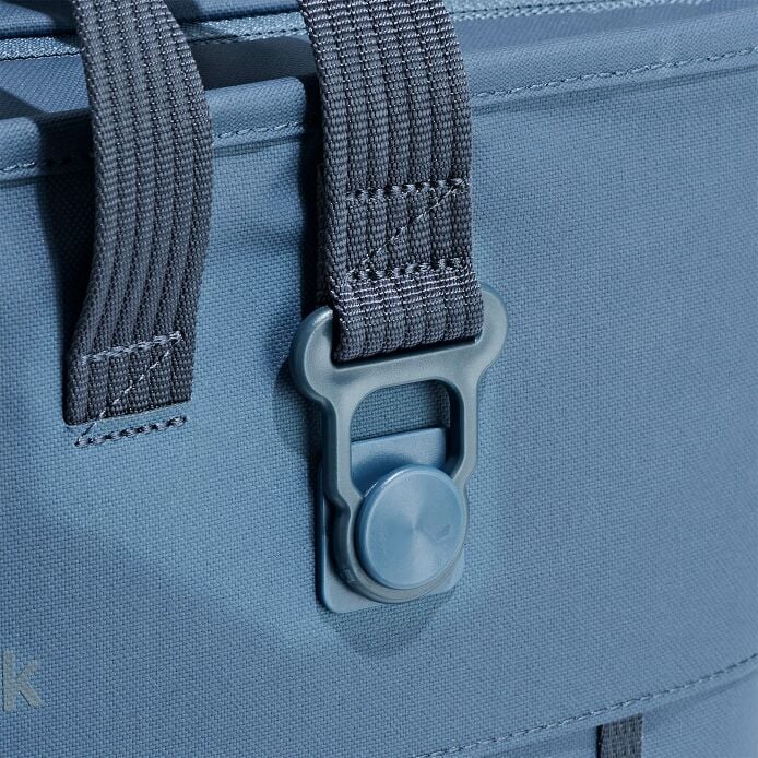 carryouttm-soft-cooler-tote-10-l-m2 250815_hydro_cooler_details_14838_6_3.jpg