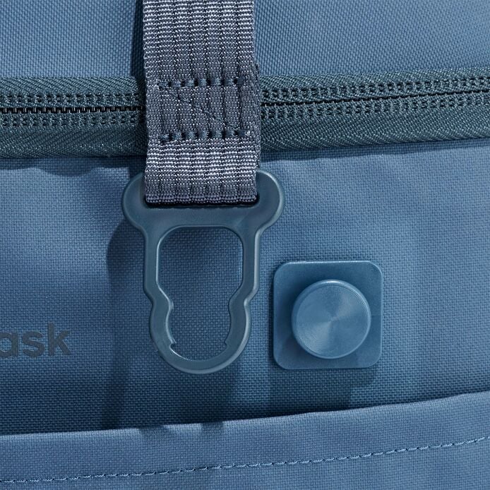 carryouttm-soft-cooler-15-l-c3 250815_hydro_cooler_details_14856_6.jpg
