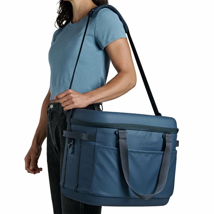 carryouttm-soft-cooler-30-l-m0 250815_hydro_s26_hb_14546_5.jpg