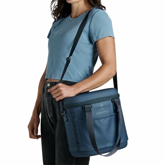 carryouttm-soft-cooler-10-l-c5 250815_hydro_s26_hb_14560_1_4.jpg