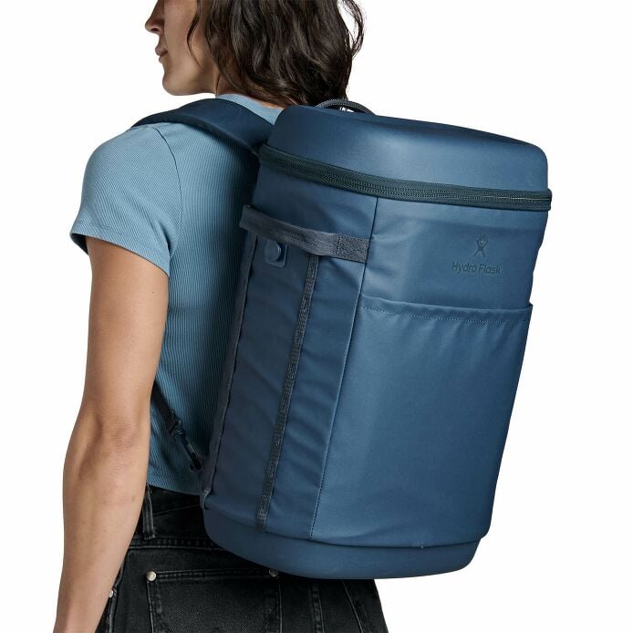 carryouttm-backpack-22-l-j7 250815_hydro_s26_hb_14605_7.jpg