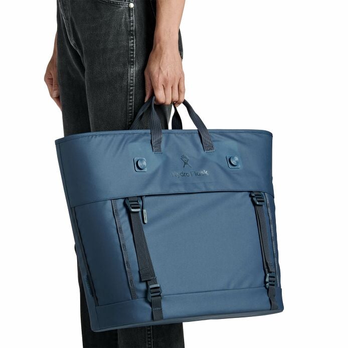 carryouttm-soft-cooler-tote-30-l-t3 250815_hydro_s26_hb_14619_2.jpg