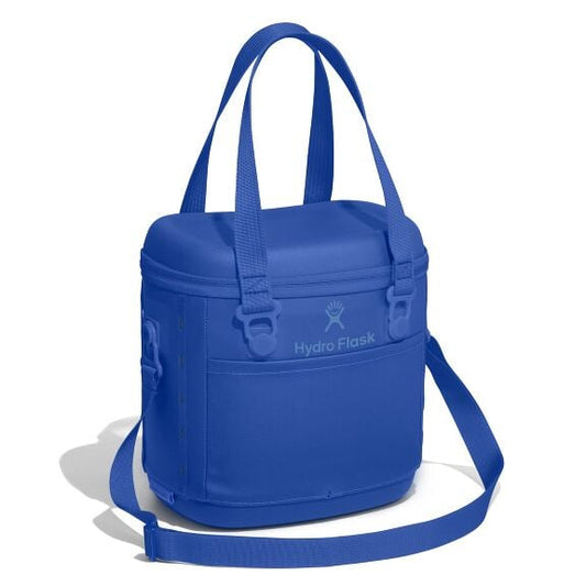 carryouttm-soft-cooler-10-l-c5 6pco382_carryout_cooler_10l_capri_blue_angled_1.jpg