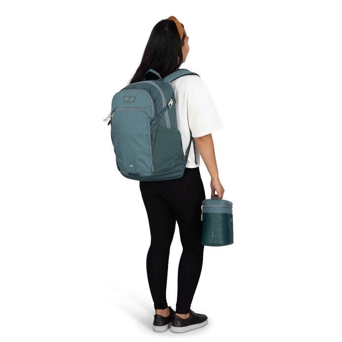osprey-axis-x-hydro-flask-campus-essentials-bundle-m5 axisxhydroflask_s26_onbody2_cascadeblue_10007249_2.jpg
