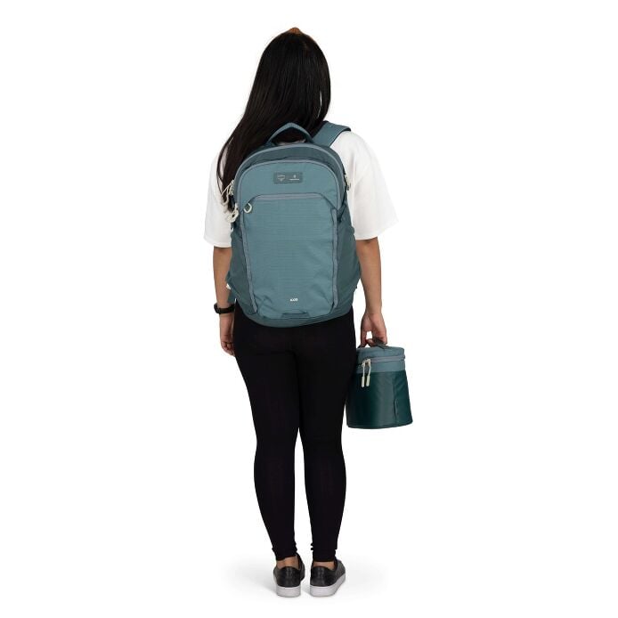 osprey-axis-x-hydro-flask-campus-essentials-bundle-m5 axisxhydroflask_s26_onbody3_cascadeblue_10007249_2.jpg