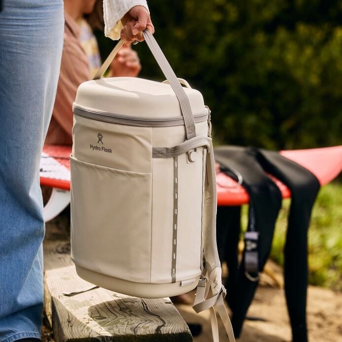 carryouttm-backpack-22-l-j7 hf_carryout_bouwer_d1_l1_torrey_pines_lifestyle_1444_2.jpg