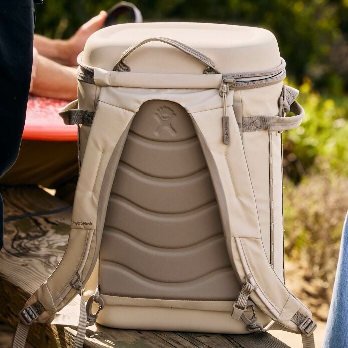 carryouttm-backpack-22-l-j7 hf_carryout_bouwer_d1_l1_torrey_pines_lifestyle_1841_3.jpg