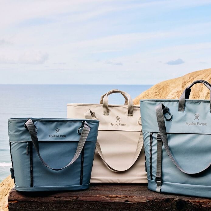 carryouttm-soft-cooler-tote-30-l-t3 hf_carryout_bouwer_d1_l1_torrey_pines_still_life_0055_1_2.jpg