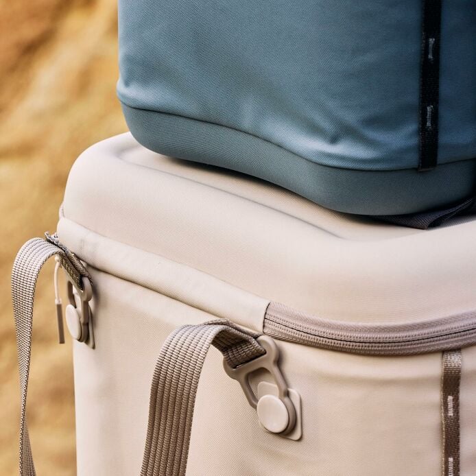 carryouttm-soft-cooler-15-l-c3 hf_carryout_bouwer_d1_l1_torrey_pines_still_life_0381_6.jpg