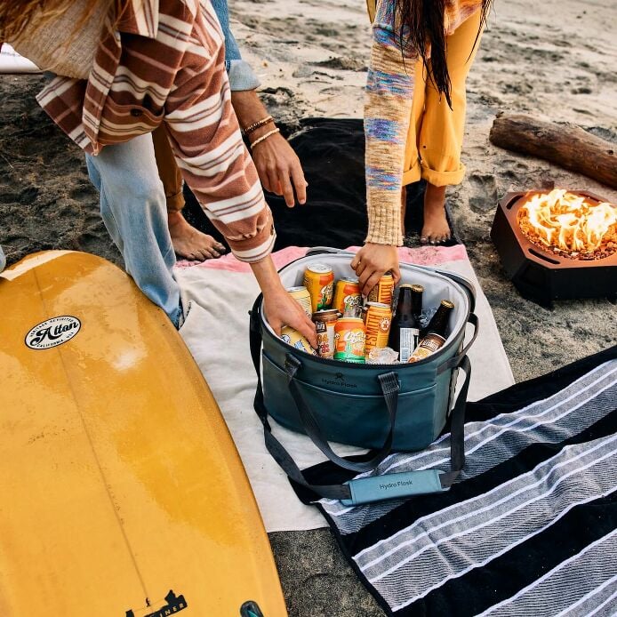 carryouttm-soft-cooler-30-l-m0 hf_carryout_bouwer_d1_l2_stone_steps_6289_2.jpg