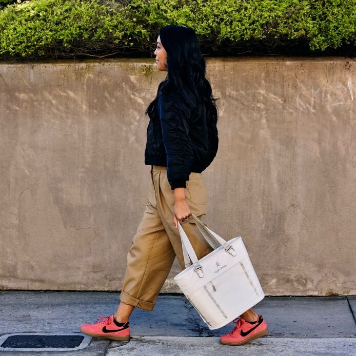 carryouttm-soft-cooler-tote-10-l-m2 hf_carryout_bouwer_d2_l1_stone_steps_0131_3.jpg