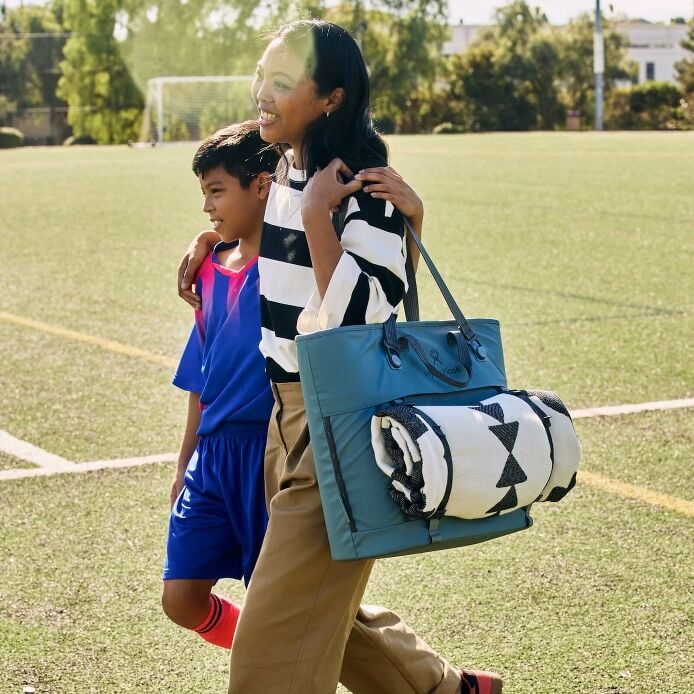 carryouttm-soft-cooler-tote-30-l-t3 hf_carryout_bouwer_d2_l2_parking_soccer_3406_1_1.jpg