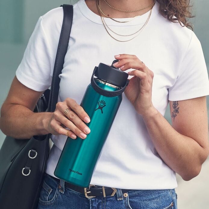 32-oz-lightweight-flex-straw-bottle-b4 hf_s26_lightweight_mcinnis_5167_2_3.jpg