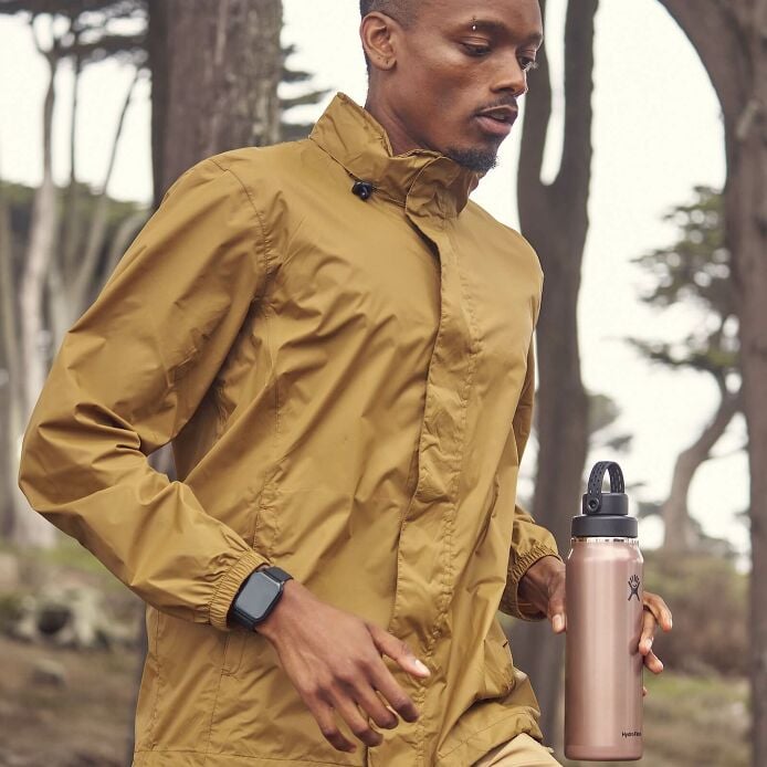 32-oz-lightweight-chug-cap-bottle-y4 hf_s26_lightweight_mcinnis_6206_1_2.jpg