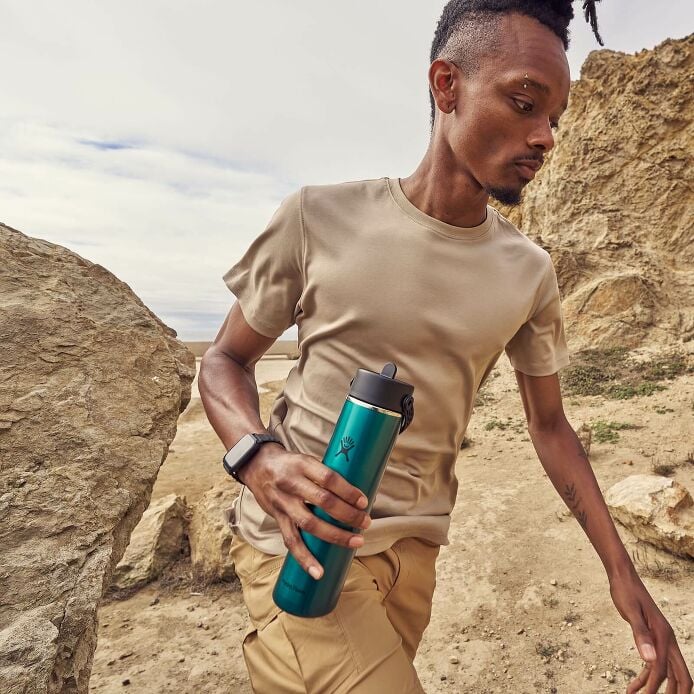 24-oz-lightweight-flex-straw-bottle-v6 hf_s26_lightweight_mcinnis_6828_4.jpg