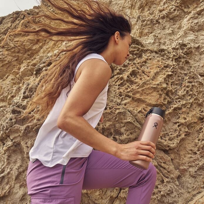 32-oz-lightweight-flex-straw-bottle-b4 hf_s26_lightweight_mcinnis_6946_1_3.jpg