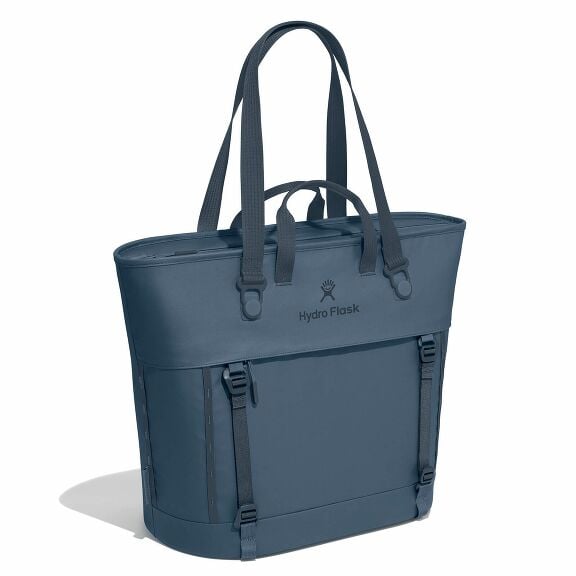 carryouttm-soft-cooler-tote-30-l-t3 maxiit384-carryout-tote-30l-harbor-blue-angled_1_1.jpg