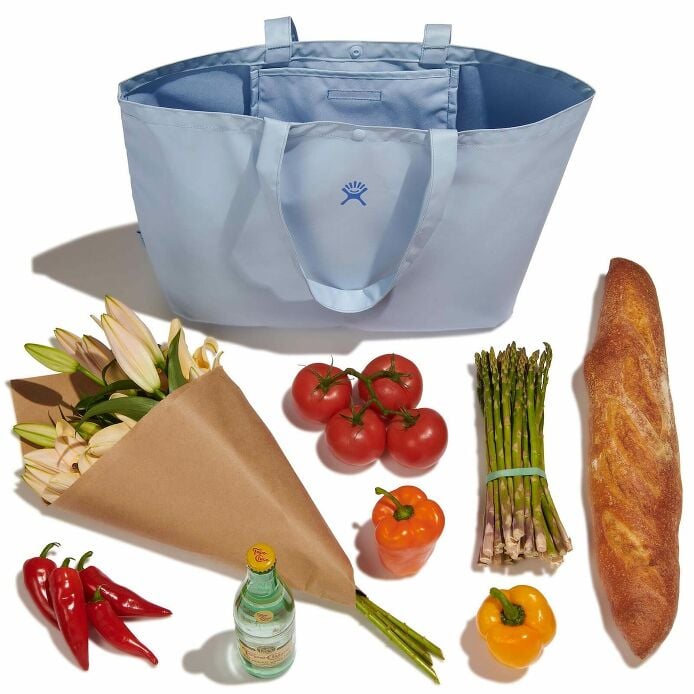 20-l-tag-along-tote-v6 rt20484_20ltagalongtote_surf_packing_1.jpg